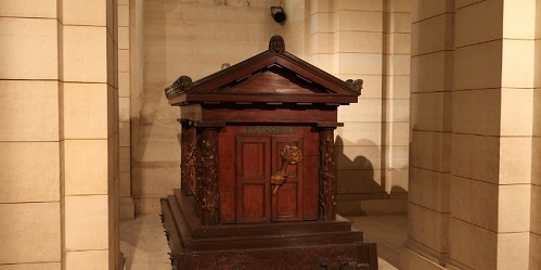 panteon rousseau.jpg